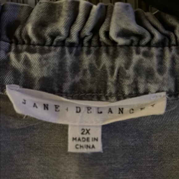 Jane and Delaney Gray Ruffled Women's Top - Picture 3 of 3